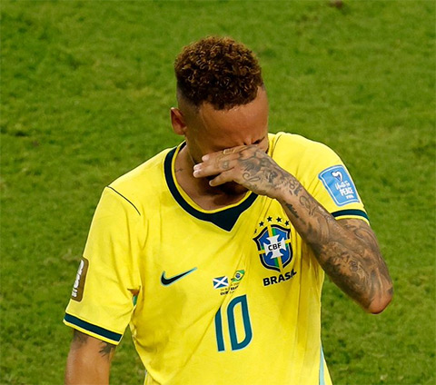 Neymar bật khóc sau gần 1.000 ngày trở lại khoác áo ĐT Brazil