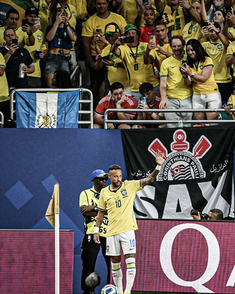 Màn chào sân World Cup của Neymar thu hút sự chú ý đặc biệt của NHM