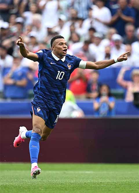 Mbappe đã có 2 cú đúp sau 2 trận