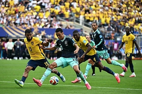 ĐT Đức (áo xanh) thua ngược Ecuador 1-2