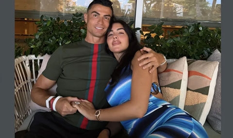 Bức ảnh của Ronaldo và Georgina Rodriguez gây sốt
