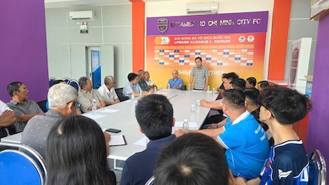Ông Hồ Hồng Thạch đã có cuộc gặp gỡ các CĐV của Becamex TP.HCM. Ảnh: FBNV
