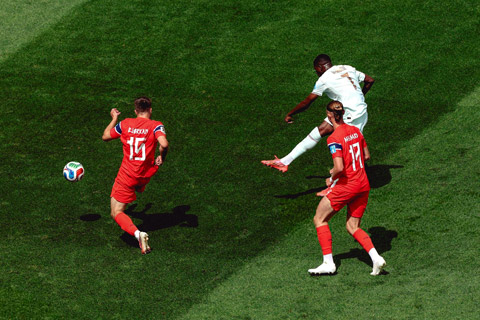 Cả 3 bàn của Dembele đều rất đẹp mắt