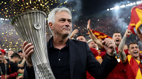 Với Mourinho, chức vô địch Conference League cùng Roma còn đáng nhớ hơn 2 chức vô địch Champions League - Ảnh: AI