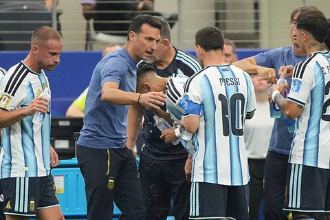 HLV Lionel Scaloni quyết định cất M10 trên băng ghế dự bị ở trận đấu với ĐT Jordan