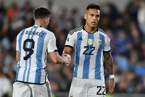 Cặp tiền đạo của Argentina ở trận gặp Jordan sẽ là Lautaro Martinez và Julian Alvarez