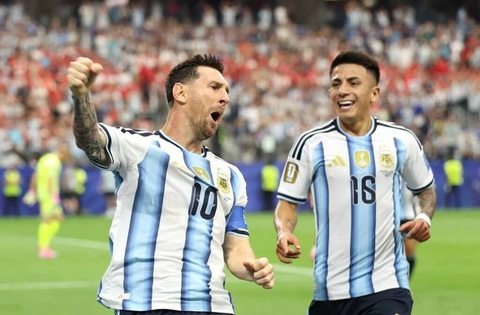 Lionel Messi (trái) ghi cả 5 bàn thắng cho ĐT Argentina tại World Cup 2026