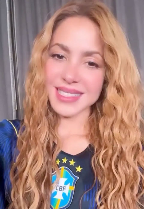 Shakira gây xôn xao khi mặc áo đấu ĐT Brazil