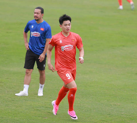 Tiền đạo Nguyễn Đình Bắc được chuyên trang Transfermarkt định giá 400.000 euro, trở thành 1 trong 3 cầu thủ đắt giá nhất ĐT Việt Nam. Ảnh: Đức Cường
