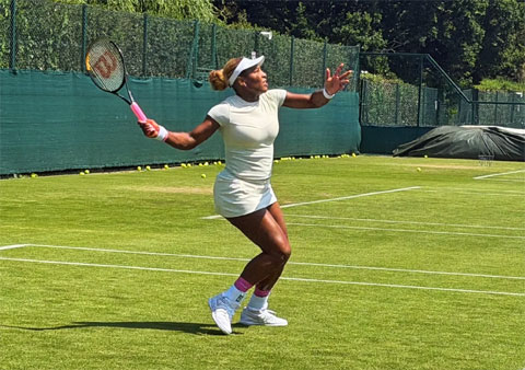 Serena trên sân tập chuẩn bị cho Wimbledon 2026. Ảnh: WTA