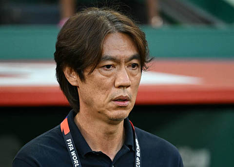 Hong Myung-bo đã từ chức HLV ĐT Hàn Quốc - Ảnh: @SpursInsight