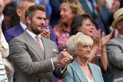 Theo dõi trận đấu từ khán đài có cựu danh thủ David Beckham và ca sĩ Bad Bunny. Ảnh: AP
