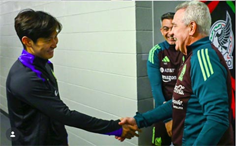 Javier Aguirre là một HLV uy quyền nhưng cũng rất hài hước