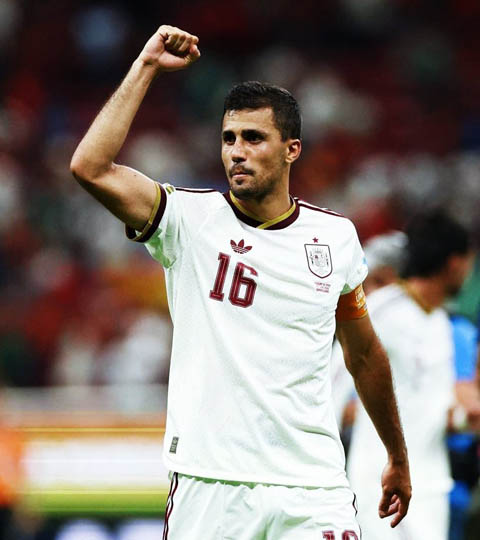 Rodri sẽ phải phẫu thuật sau World Cup - Ảnh: @TouchlineX