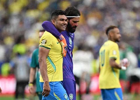 Không chỉ Casemiro, mà Alisson Becker cũng đang chơi bóng tại Ngoại hạng Anh