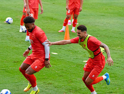 HLV Kim Sang Sik lên phương án sử dụng 3 cầu thủ nhập tịch cùng lúc tại AFF Cup 2026. Ảnh: Minh Tuấn