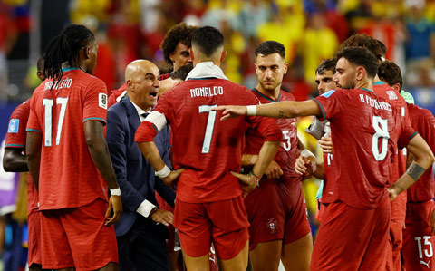Mọi ánh mắt đang được đổ dồn vào Ronaldo cùng các đồng đội