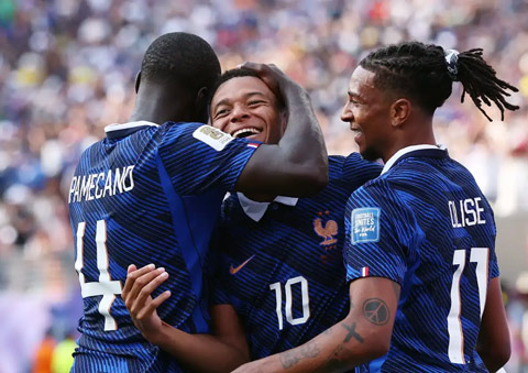 Mbappe (giữa) đã bắt kịp Messi về số bàn thắng tại World Cup 2026