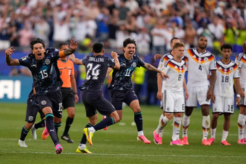 ĐT Đức dừng chân ở vòng 1/16 World Cup 2026 sau khi thua Paraguay ở loạt luân lưu - Ảnh: AP