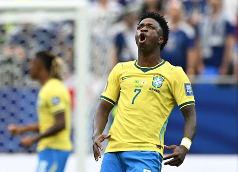  Vinicius trong màu áo ĐT Brazil