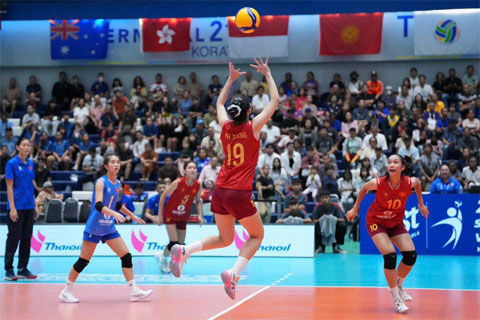 U18 nữ Việt Nam gặp rất nhiều khó khăn và phải nhận thất bại 0-3 trước Hàn Quốc