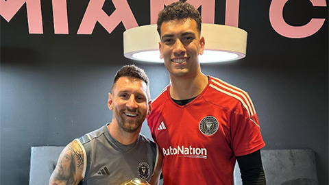 CJ dos Santos chụp ảnh bên cạnh Messi thời còn khoác áo Inter Miami