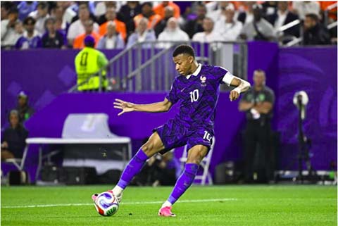 Kiểu dứt điểm rất đặc trưng của Kylian Mbappe