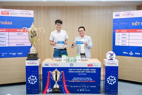 Đại diện của Thể thao iWin và Hyundai Xteer trong lễ bốc thăm