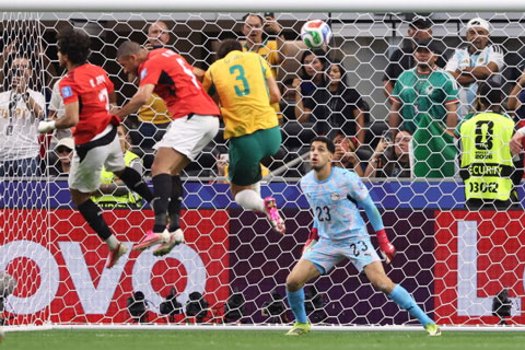 Khoảnh khắc Hany ghi danh vào lịch sử World Cup theo cách chẳng vui chút nào
