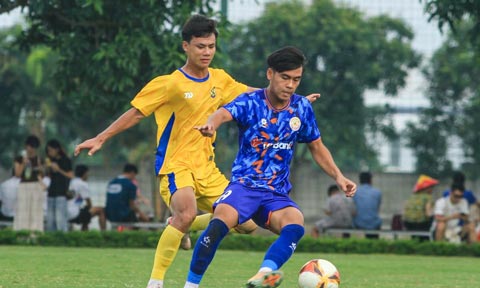 SLNA (áo vàng) là một trong những đội bóng giàu thành tích.