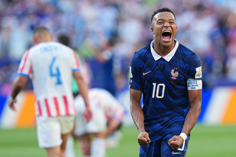 Mbappe và Pháp đã cho thấy bản lĩnh thực sự khi bị kéo vào một trận đấu đầy tiểu xảo và xấu xí của đối thủ