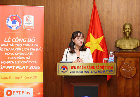 Bà Tô Nam Phương - đại diện FPT Play bày tỏ sự vui mừng khi được đồng hành cùng VCK U21 Quốc gia 2026. Ảnh: Đức Cường