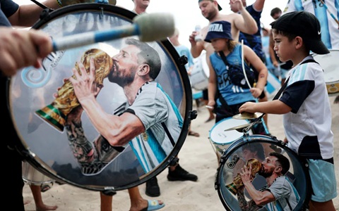CĐV Argentina tôn sùng Messi như một vị thánh