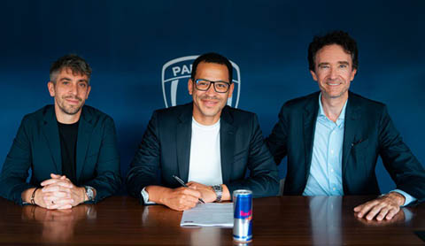 Rosenior (giữa) là thuyền trưởng mới của Paris FC