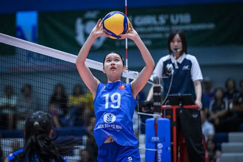 Huyền Trang tỏa sáng ở vị trí chuyền hai của U18 nữ Việt Nam