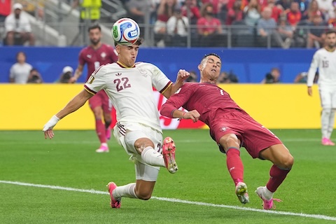 Ronaldo trong trận đấu với Tây Ban Nha