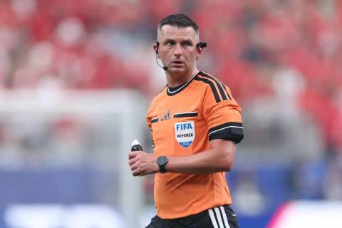 Trọng tài Michael Oliver ở World Cup 2026