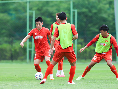 Đình Bắc sẵn sàng cạnh tranh vị trí đá chính trong đội hình ĐT Việt Nam tại AFF Cup 2026