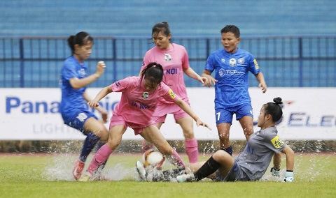 Hà Nội I và Thái Nguyên T&T thủy chiến trong trận hòa 1-1 