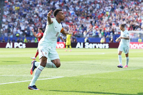 Dù đá hỏng 11m, nhưng Mbappe đã kịp chuộc lỗi bằng siêu phẩm mở tỷ số