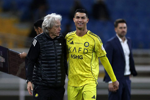 HLV Jesus từng cùng Ronaldo giành chức vô địch Saudi Pro League với Al Nassr - Ảnh: @AlNassrTribune