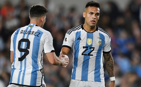 Hai tiền đạo Lautaro Martinez và Julian Alvarez chưa bùng nổ như ở CLB. Ảnh: Bolavip