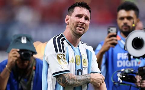 Messi khóc sau khi giúp Argentina lội ngược dòng thành công trước Ai Cập