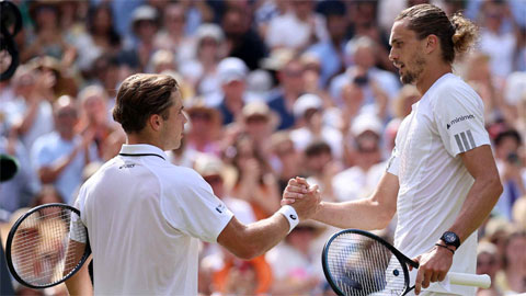 Zverev kết thúc hành trình cổ tích của Arthur Fery ở Wimbledon. Ảnh: ATP