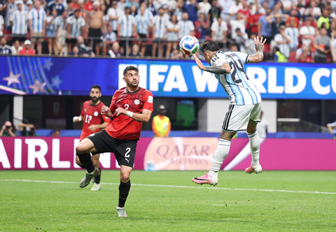 Cú đánh đầu thành bàn ở phút bù giờ của Enzo trước Ai Cập mang về chiến thắng 3-2 cho Argentina