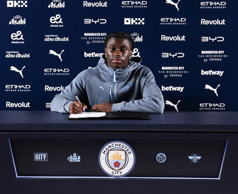 Monga ra mắt Man City