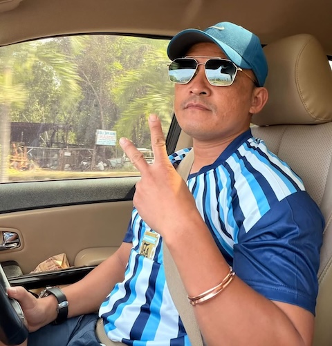 Cao Sỹ Cường với chiếc áo của tuyển Argentina 