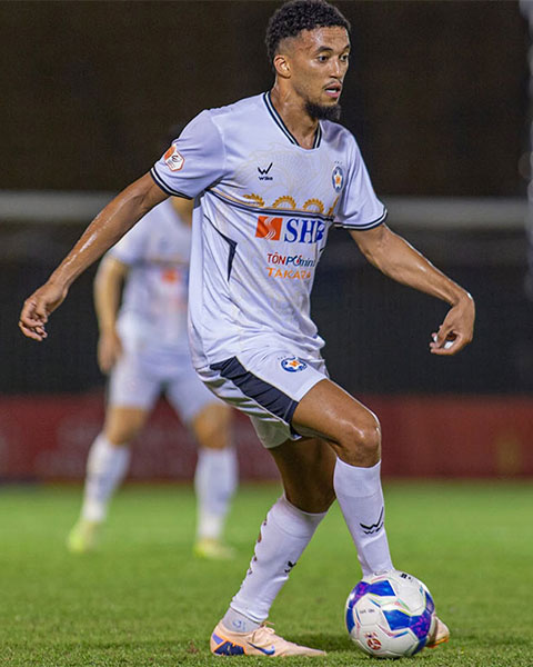 David Henen từng khoác áo Đà Nẵng, được kỳ vọng sẽ là sự bổ sung chất lượng nơi hàng công của CAHN - Ảnh: ĐNFC