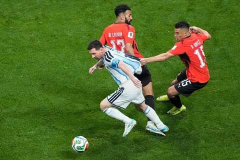 Muốn thắng Argentina thì cần phải khóa chặt Messi - Ảnh: Getty Images
