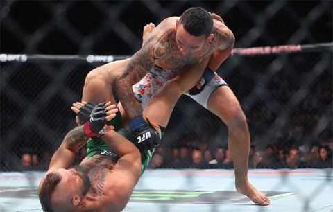 Chấn thương khiến McGregor thua Max Holloway chỉ sau 69 giây
